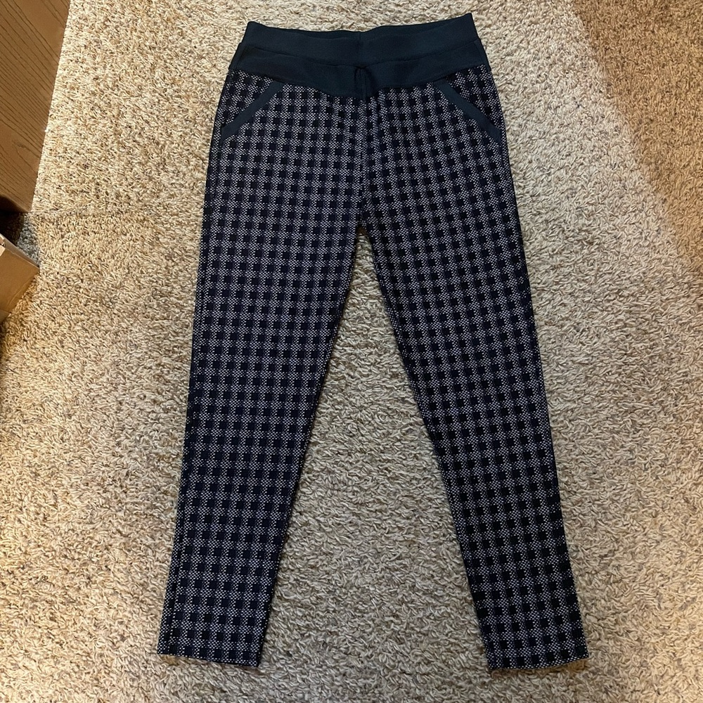 EUC Black and White Pull On Cropped Pants